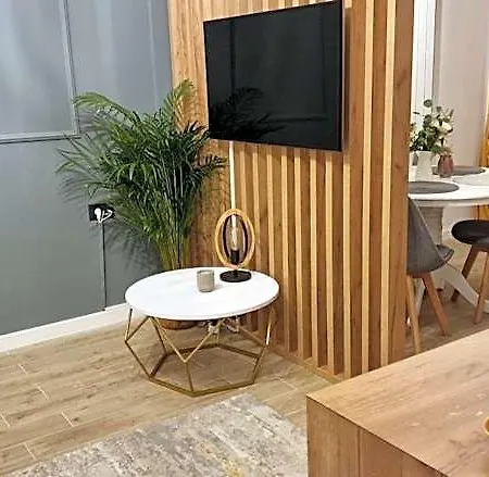 La By Infinity & Szálloda 3*